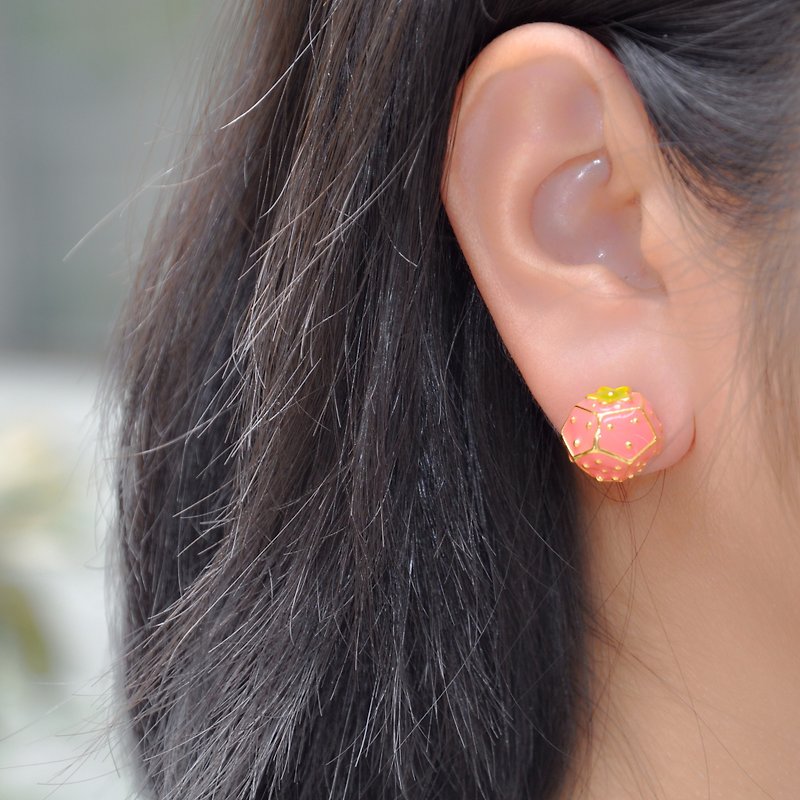 Glorikami Pink strawberry earrings - ต่างหู - โลหะ สึชมพู