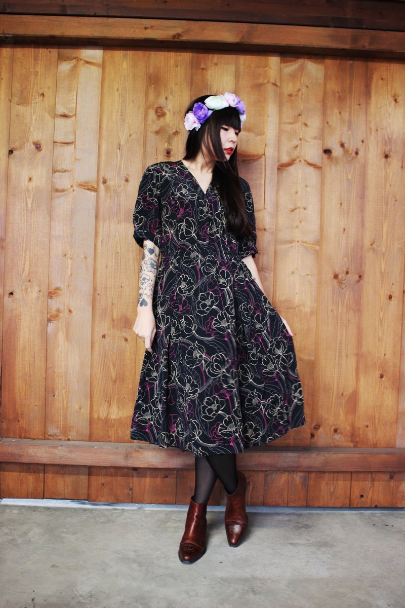 F805 (Vintage) black bottom line large flowers short-sleeved pink vintage dress - One Piece Dresses - Other Materials Black