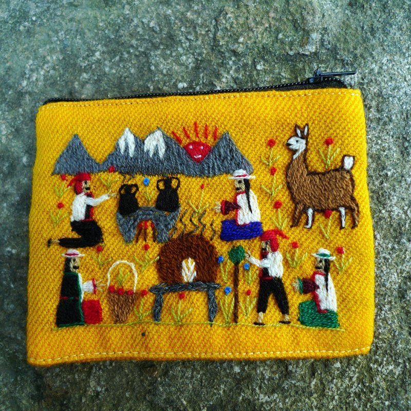 Hand-embroidered purse - กระเป๋าใส่เหรียญ - วัสดุอื่นๆ สีเหลือง