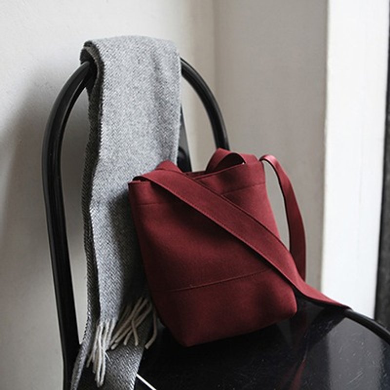 Korea ithinkso HALF WAY BAG suede texture oblique backpack handbag - - กระเป๋าแมสเซนเจอร์ - วัสดุอื่นๆ 