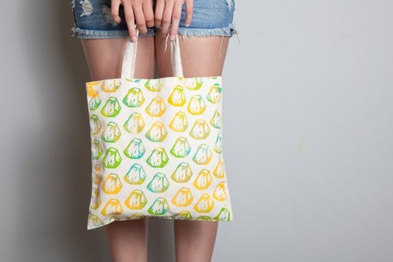 Hand-painted handprint embryo cloth bag [pineapple] single-sided / double-sided portable / shoulder single color / mixed color - กระเป๋าแมสเซนเจอร์ - ผ้าฝ้าย/ผ้าลินิน สีเหลือง