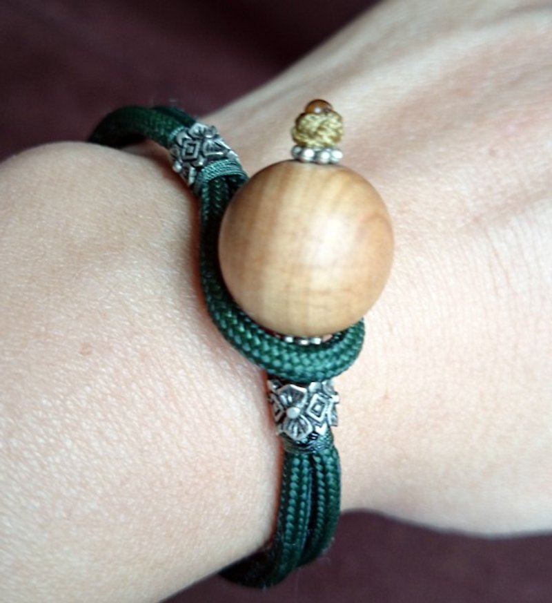 天然檀香木珠手環(小珠秀氣版) - 手鍊/手環 - 木頭 多色