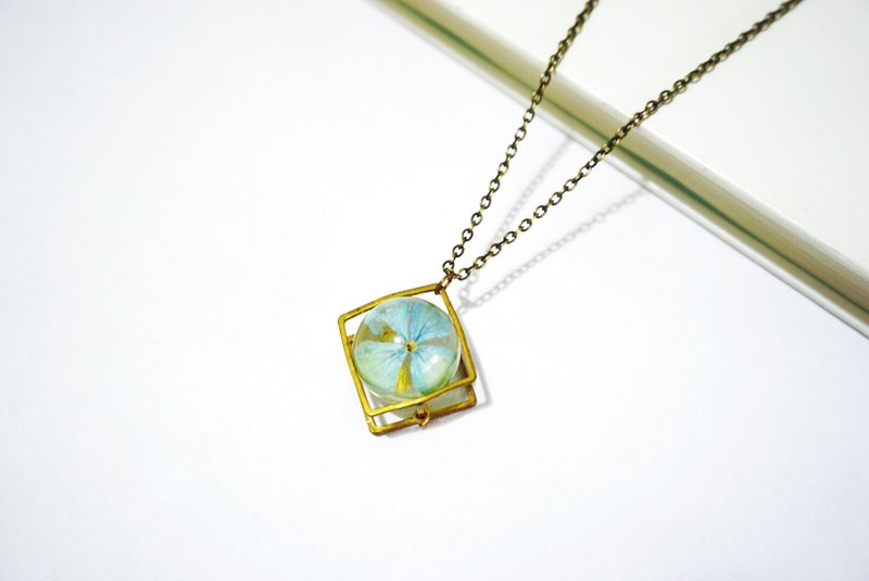 Dreamy Marble Necklace// 淺藍繡球銅飾項鍊 - 項鍊 - 其他金屬 