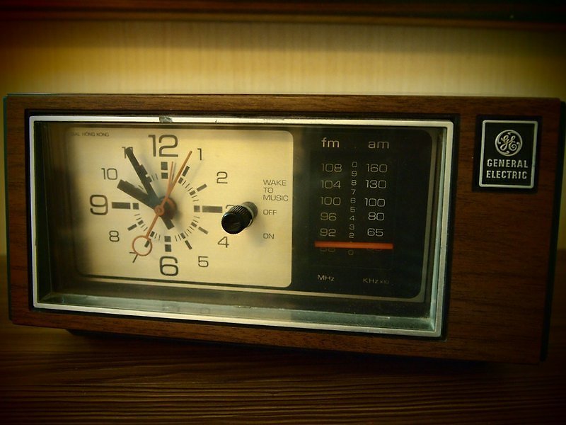 Pickers ( Antique, Design ) 美國奇異ＧＥ牌古董時鐘收音機 老件收藏 - อื่นๆ - ไม้ สีนำ้ตาล