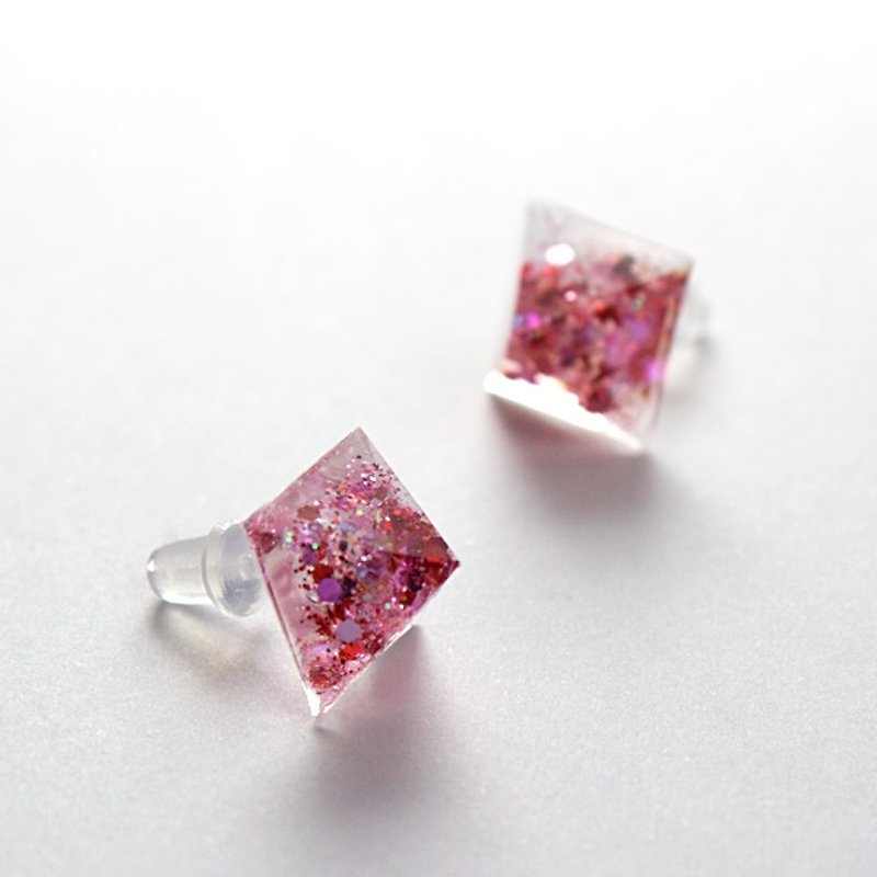 Pyramid-shaped earrings (red glitter beads) - ต่างหู - วัสดุอื่นๆ สีแดง