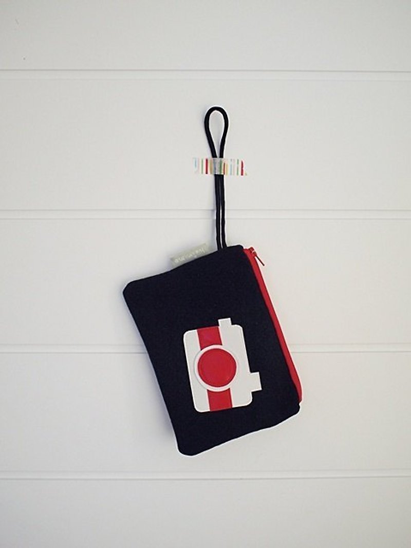 hairmo. Red and white camera clutch / slim camera bag - black - กระเป๋าใส่เหรียญ - วัสดุอื่นๆ สีดำ