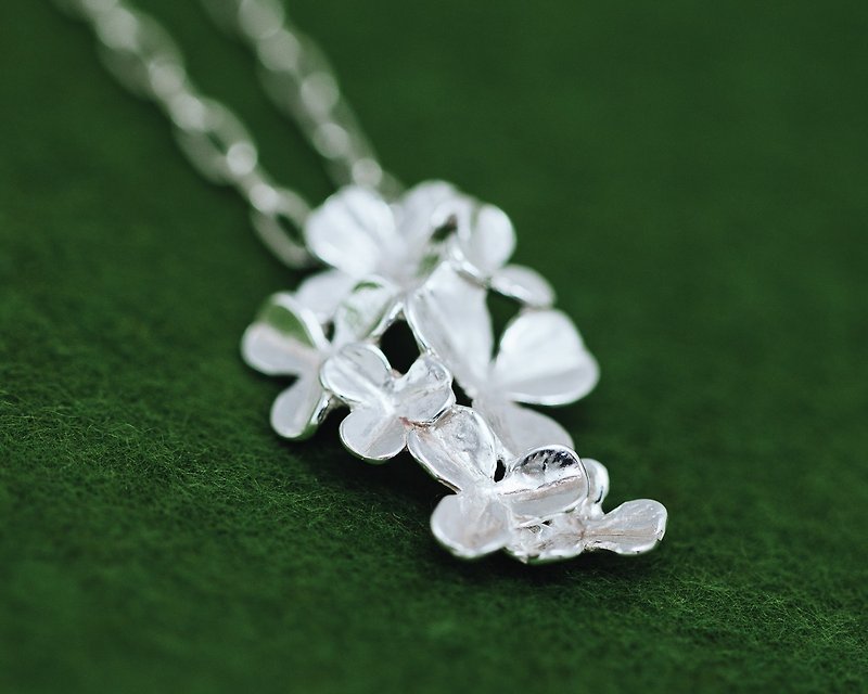 Clover pendant & chain set - non-allergenic jewelry -  four leaf clover - สร้อยคอ - โลหะ สีเงิน