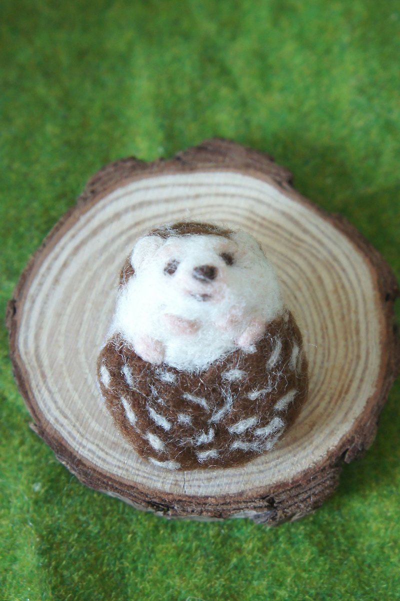 wool felt Hedgehog brooches - เข็มกลัด - ขนแกะ 