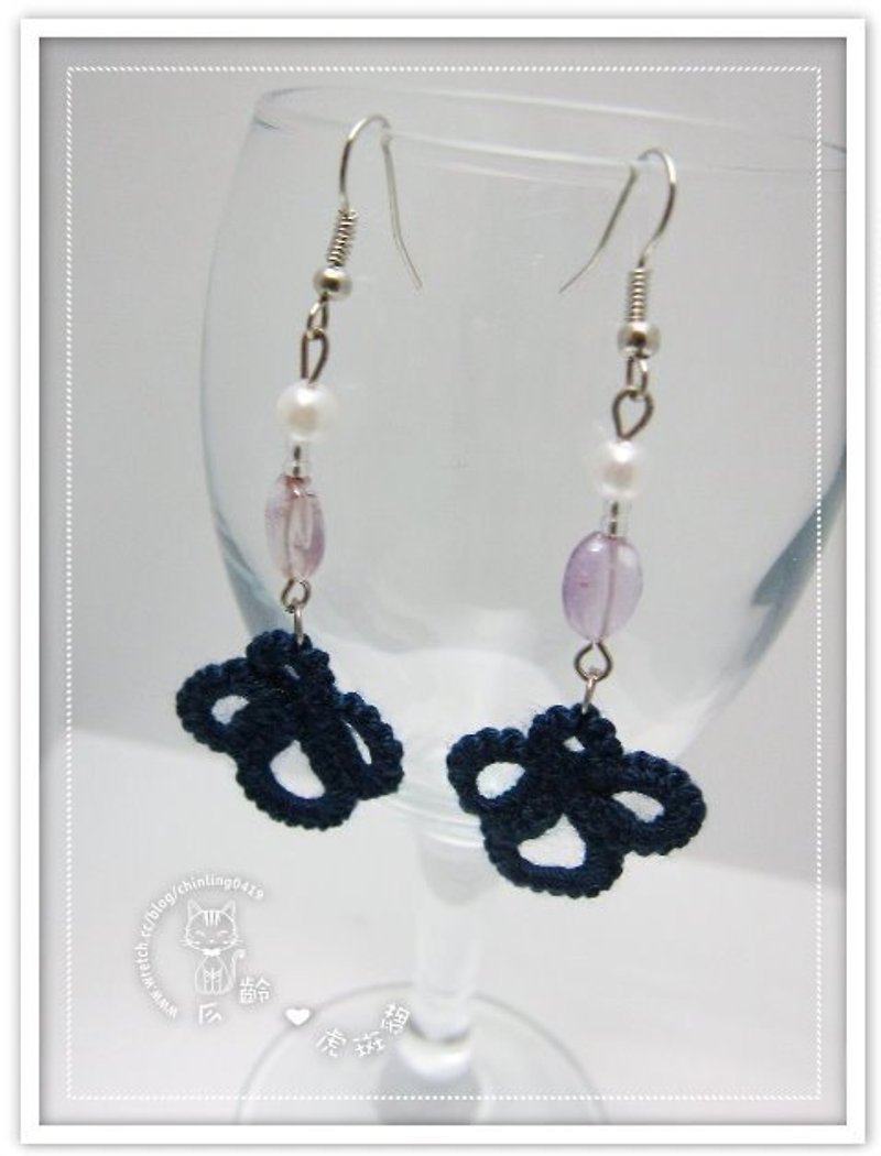 Dark blue retro lace flower shape. Earrings (in stock) - ต่างหู - วัสดุอื่นๆ สีน้ำเงิน