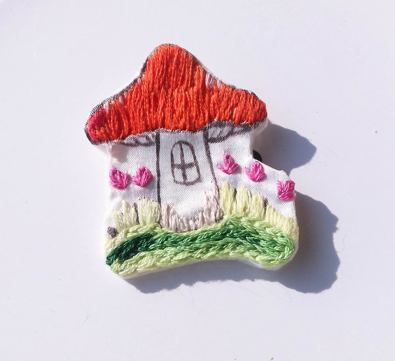 Hand-painted embroidery brooch mushroom house garden - เข็มกลัด - งานปัก สีส้ม