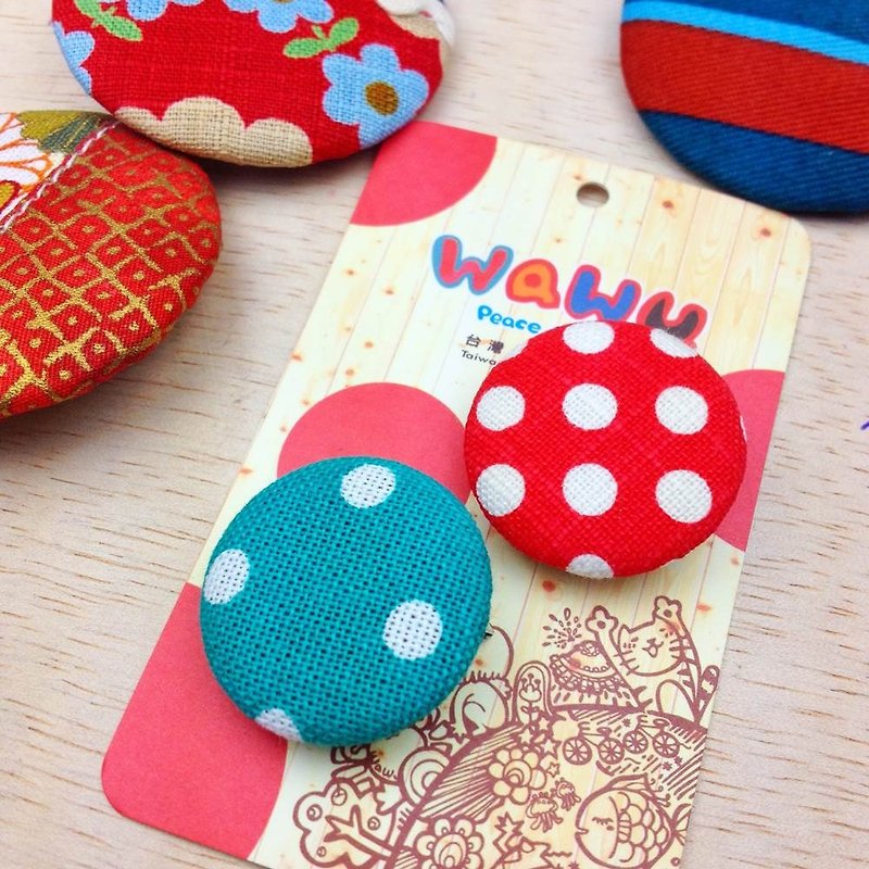 WaWu exclusive designer handmade cloth badge - Leo baby fruit - เข็มกลัด - วัสดุอื่นๆ สีแดง