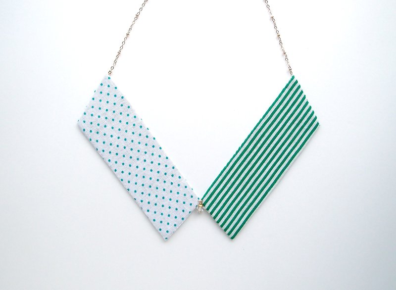 Collar Necklace Green & White  Dots & Stripes - สร้อยคอ - วัสดุอื่นๆ สีเขียว