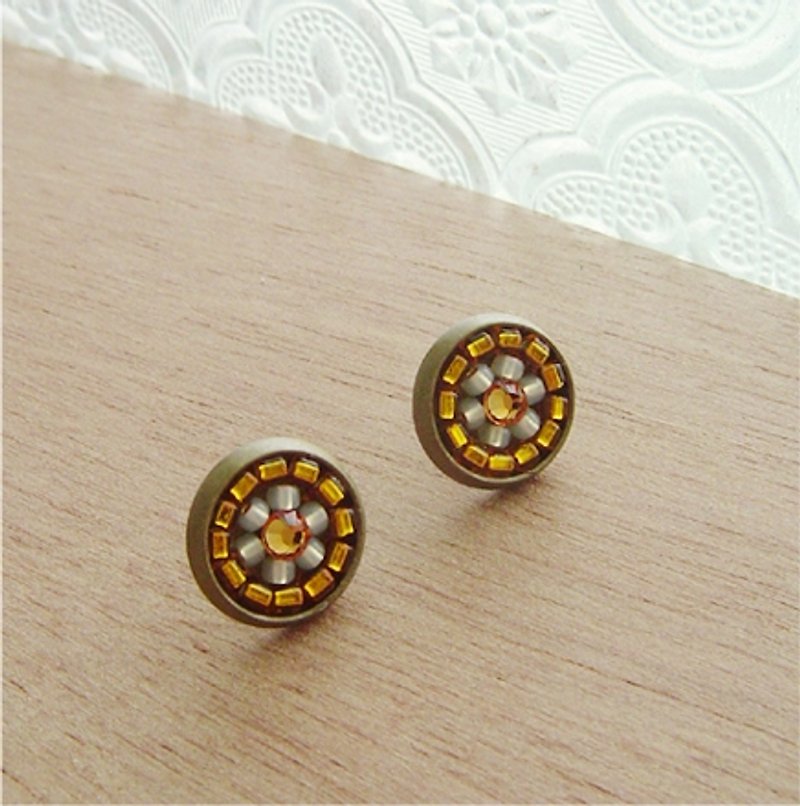 :: :: Small tiles bright (gold / orange). Ear earrings. Swarovski. round. Gradient. Collage - ต่างหู - โลหะ สีส้ม
