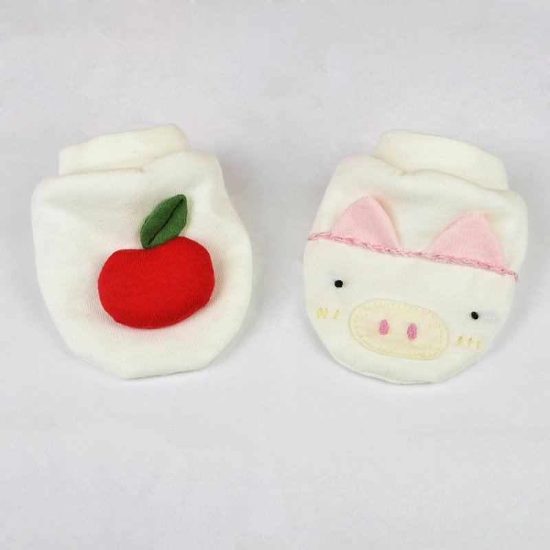 An apple shape pig thing gloves (powder) - Bibs - Thread Pink