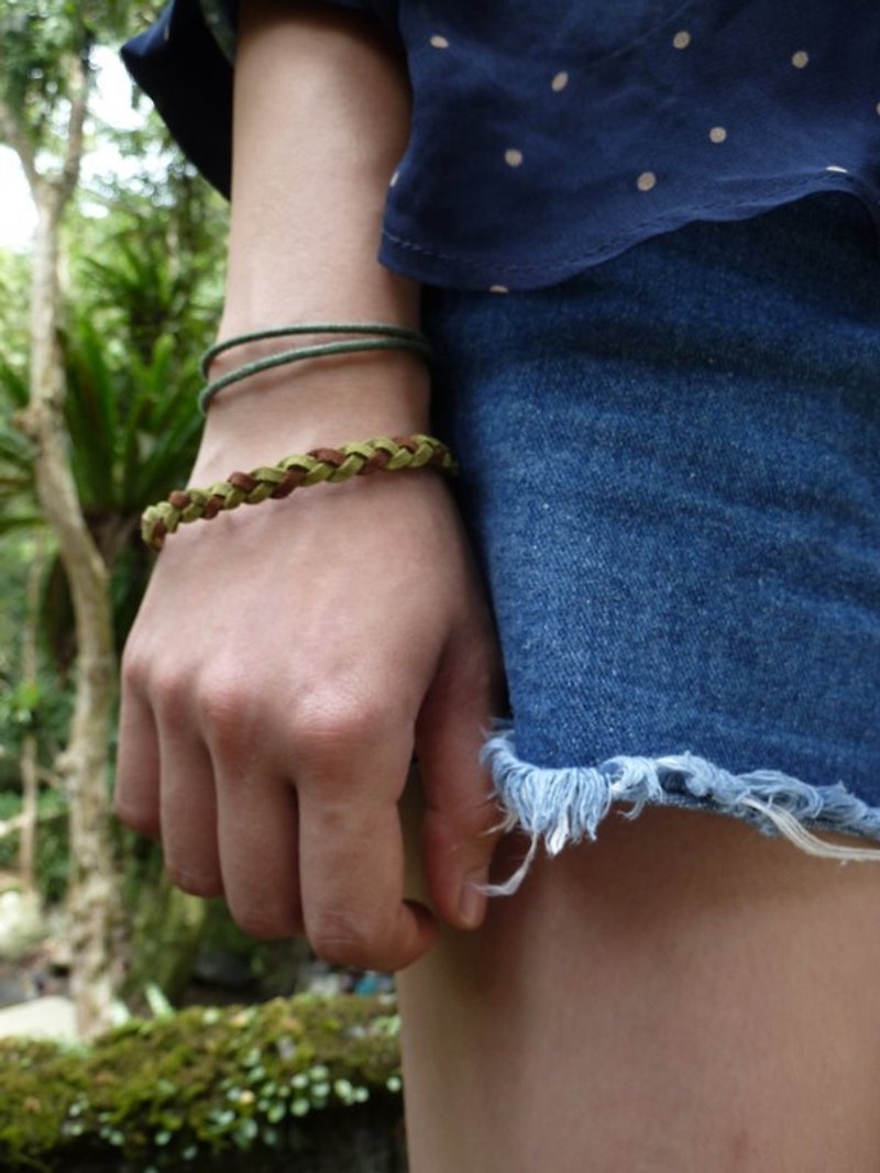 Great place / woven bracelet - สร้อยข้อมือ - วัสดุอื่นๆ สีเขียว