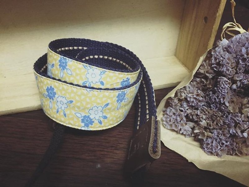 [Clare cloth hand-made]*limited edition*hit color small floral camera strap - ID & Badge Holders - Other Materials Yellow