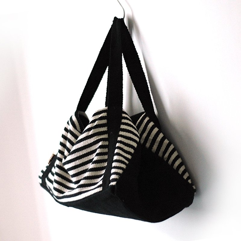 純棉手織包-great bags for light travel-黑白條紋 - 側背包/斜背包 - 棉．麻 黑色