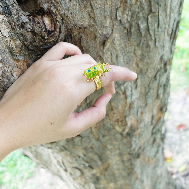 雄鹿甲蟲黃銅戒指 - 綠色