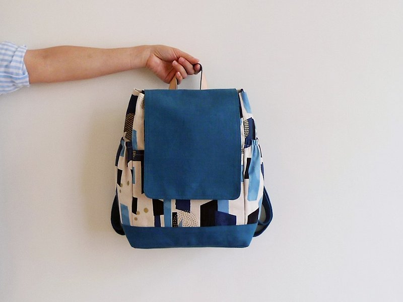 手工車縫湛藍色X幾何藍色方塊圖樣綿布綴有牛皮後背包 - 側背包/斜孭袋 - 棉．麻 藍色