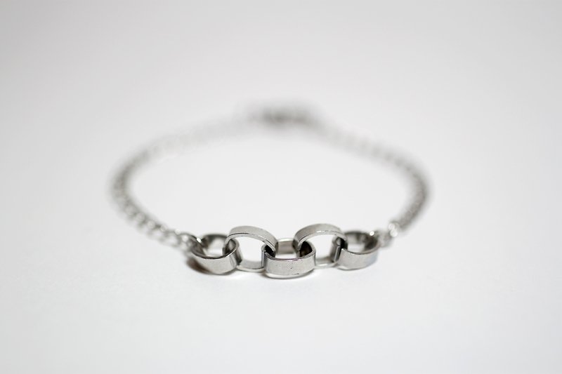Silver ribbon shape stainless steel bracelet party - สร้อยข้อมือ - โลหะ สีเทา
