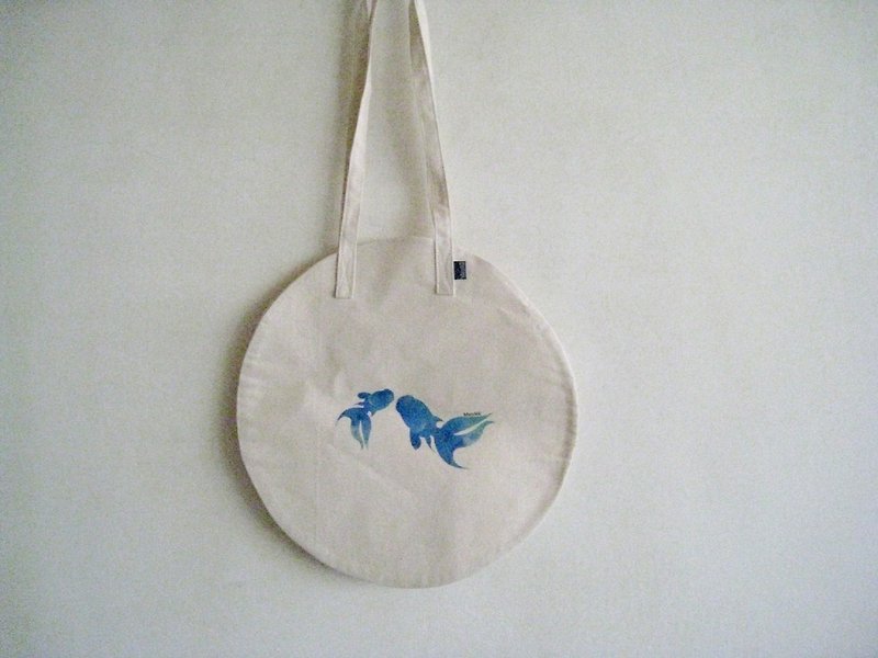 MaryWil圓形小文青環保袋-清新金魚 - 側背包/斜孭袋 - 其他材質 白色