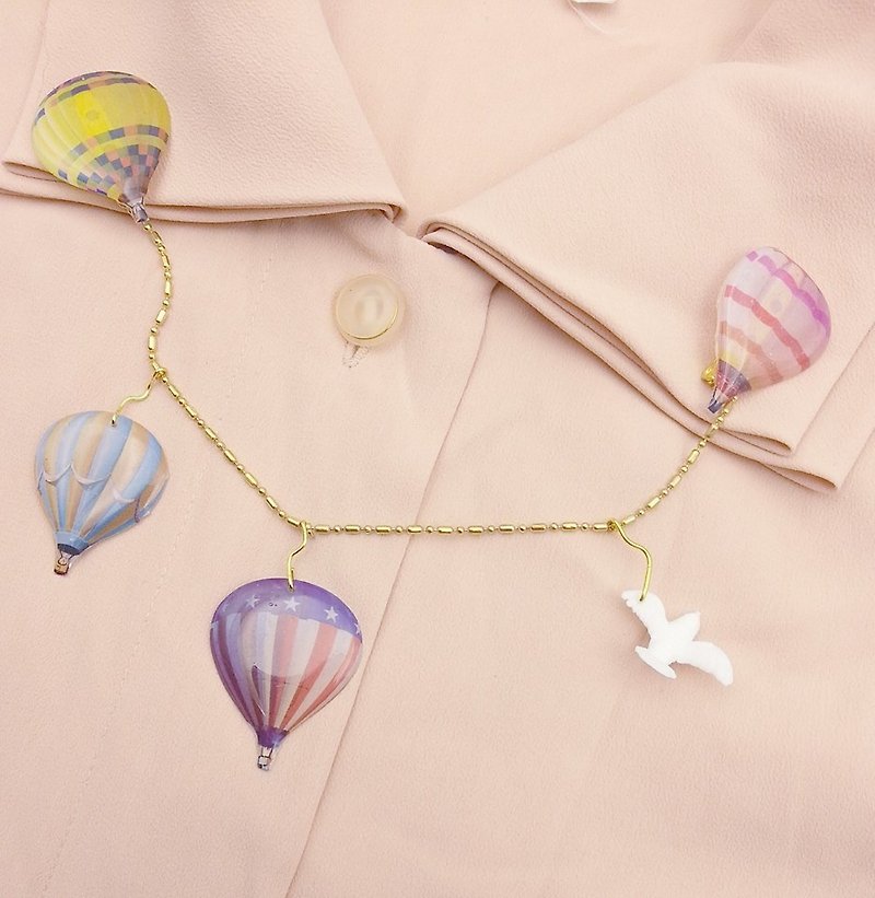 [Lost and find] hot air balloons and birds neck scarves buckle buckle - เข็มกลัด - โลหะ หลากหลายสี