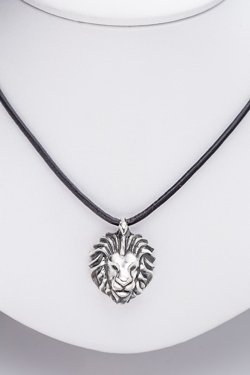 Lion king - Necklaces - Gemstone Brown