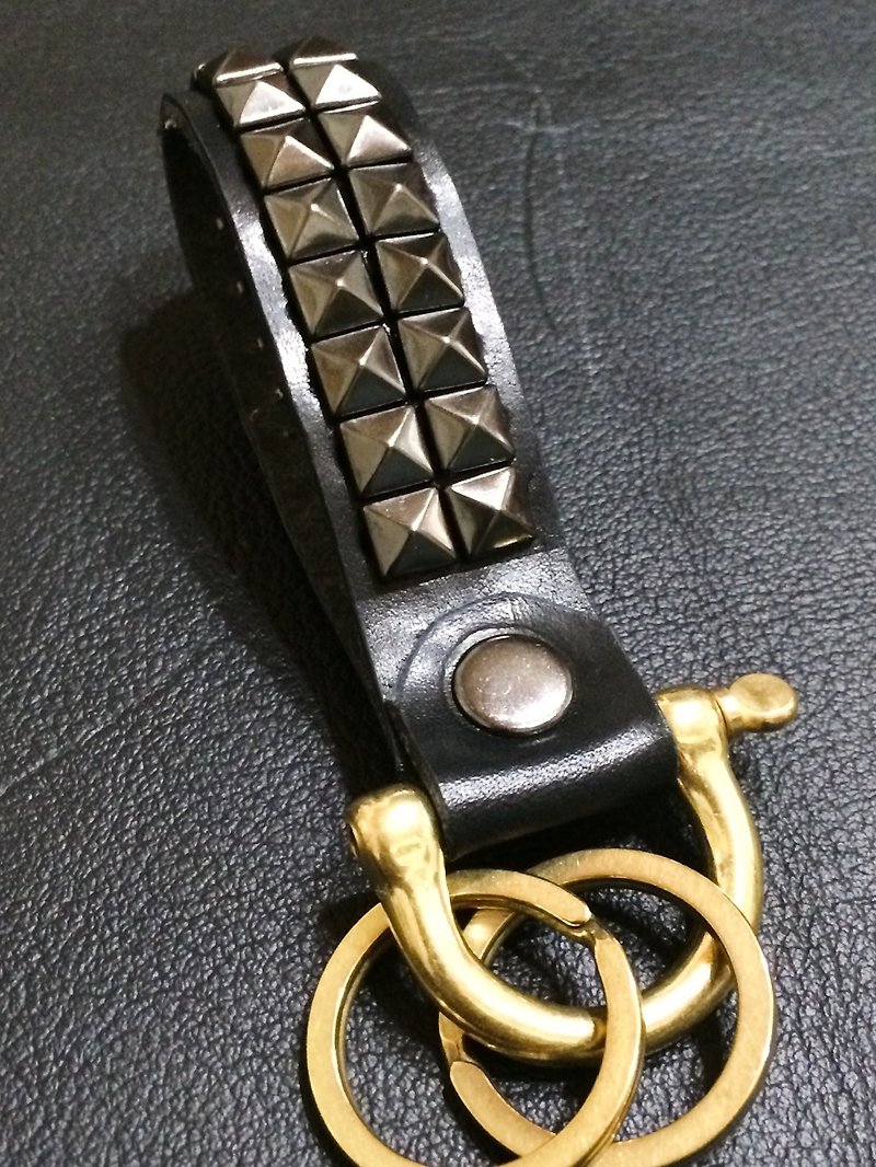 Dreamstation leather Pao Institute, Bronze rivet quality key ring! - ที่ห้อยกุญแจ - หนังแท้ สีดำ