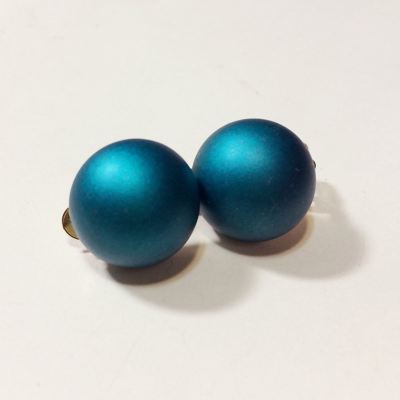 Peacock blue matte beanie earrings (pin/clip type) - Earrings & Clip-ons - Plastic Blue