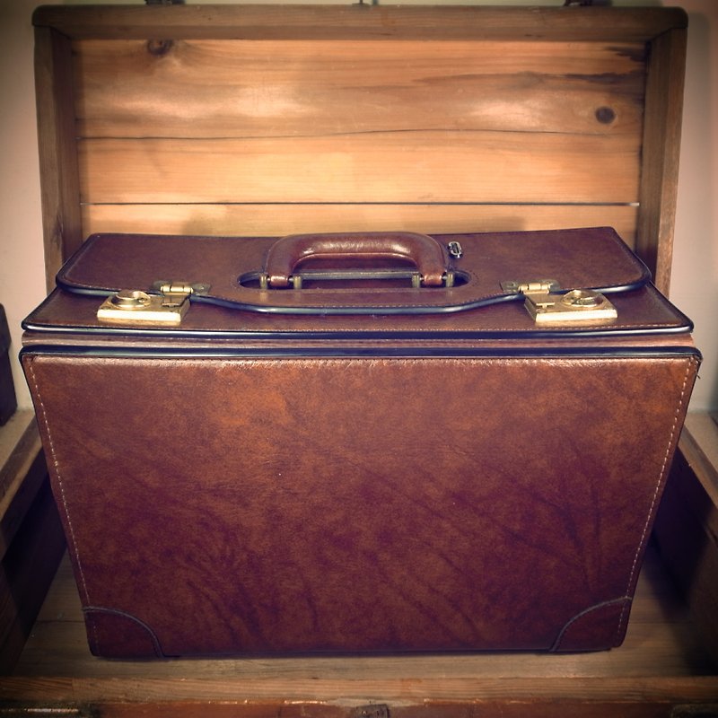 [Bones] doctors early portable tank wandering old suitcase Retro suitcase decorated with antique furnishings VINTAGE stall suitcase - Items for Display - Plastic Brown