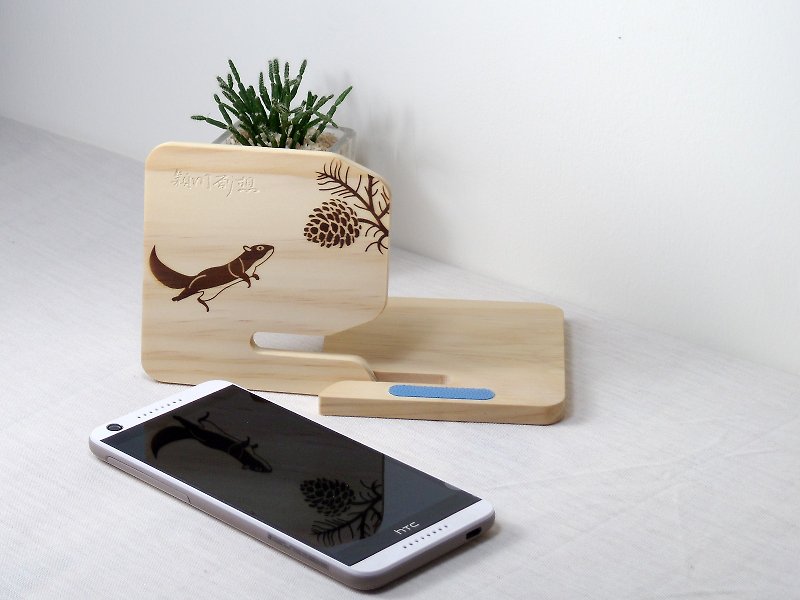 動物 松鼠與松果手機座 交換禮物 生日禮物  客製名字 - 其他 - 木頭 咖啡色