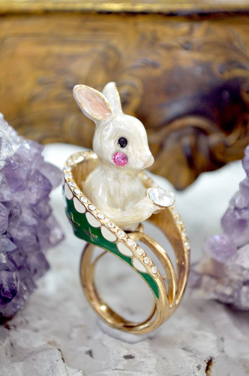 TIMBEE LO White Rabbit with Green Chair Ring Original  elastic size adjuster - แหวนทั่วไป - โลหะ สีเขียว