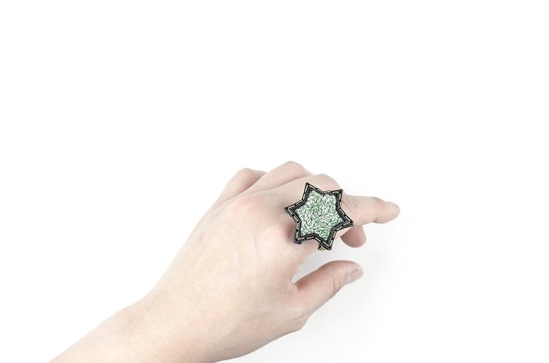 SUE BI DO WA-Hand-made leather and hand-woven star ring (mixed green)-Leather mix with yarn Star Ring - General Rings - Genuine Leather Green