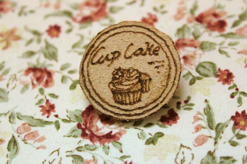 Cup Cake Cupcakes Distressed Pins - Brooches - Genuine Leather Brown