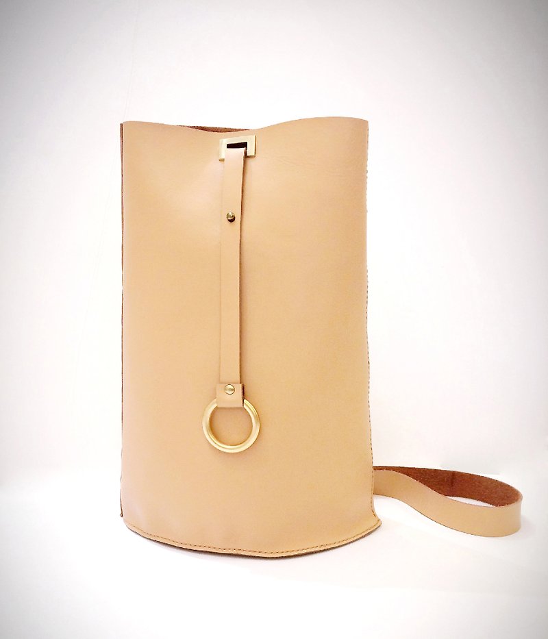 Zemoneni shoulder bag beige black super soft cow leather ordered - กระเป๋าแมสเซนเจอร์ - หนังแท้ สีกากี