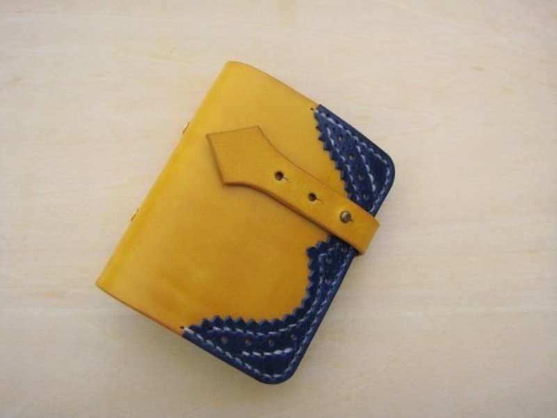 [ISSIS] Genuine leather hand-made British Oxford carved card ticket book-yellow and blue - ที่ใส่บัตรคล้องคอ - หนังแท้ 