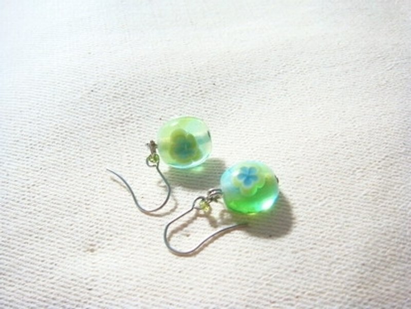 柚子林琉璃 - 清雅 - 嫩芽綠x淺海藍 琉璃耳環 - 可改夾式 - 耳環/耳夾 - 玻璃 綠色
