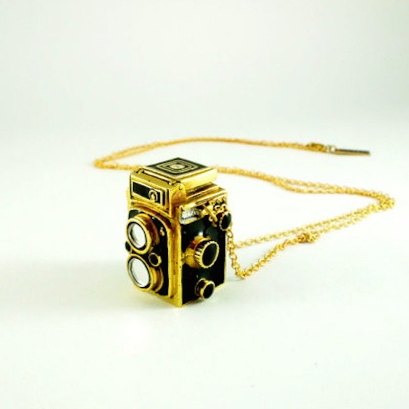 Vintage Camera twin-lens reflex camera (TLR) in Brass with oxidized antique gold color ,Rocker jewelry ,Skull jewelry,Biker jewelry - 項鍊 - 其他金屬 