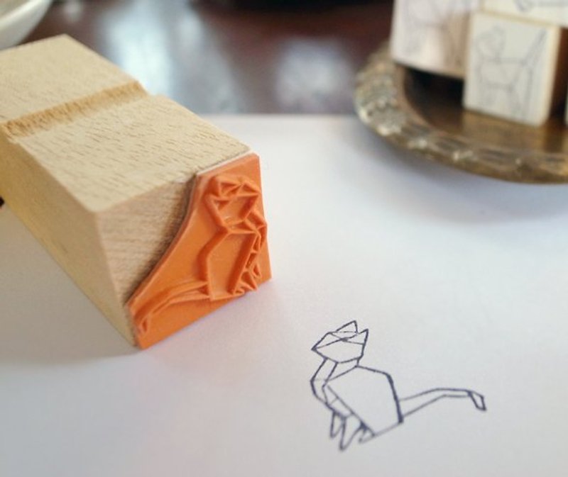 アトリエHanu *折り紙シリーズ*木製のスタンプ - 座って子猫 - その他 - 木製 カーキ