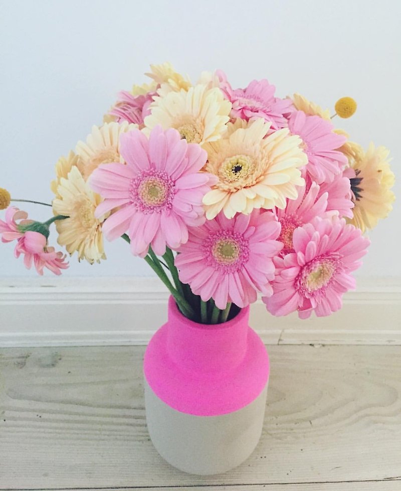 pt, Vase Native light silt w. neon pink, handmade fresh pink vase - ตกแต่งต้นไม้ - วัสดุอื่นๆ สึชมพู
