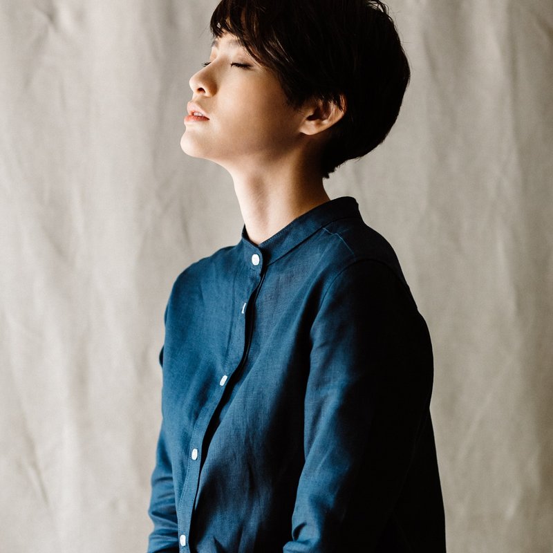 Mandarin collar dress shirt in Navy - 洋裝/連身裙 - 其他材質 藍色