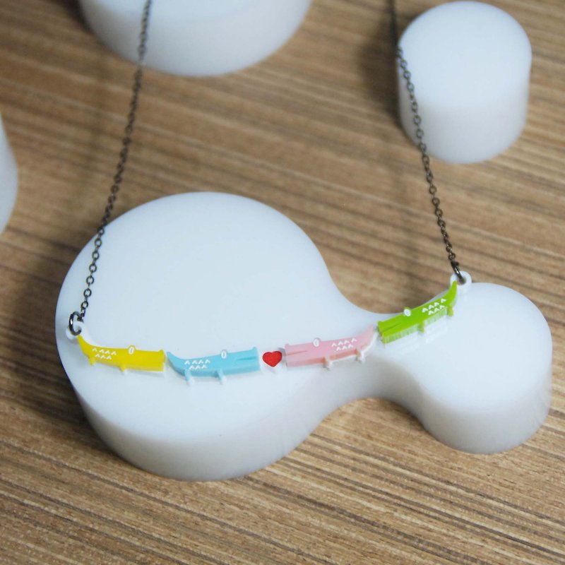 Cute crocodile/pink color/short necklace/ Acrylic material - Necklaces - Acrylic Multicolor