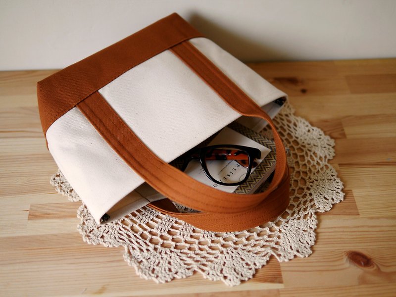 Classic Tote Bag Ssize kinarixcaramel -Natural White x Caramel Brown- - กระเป๋าถือ - วัสดุอื่นๆ ขาว