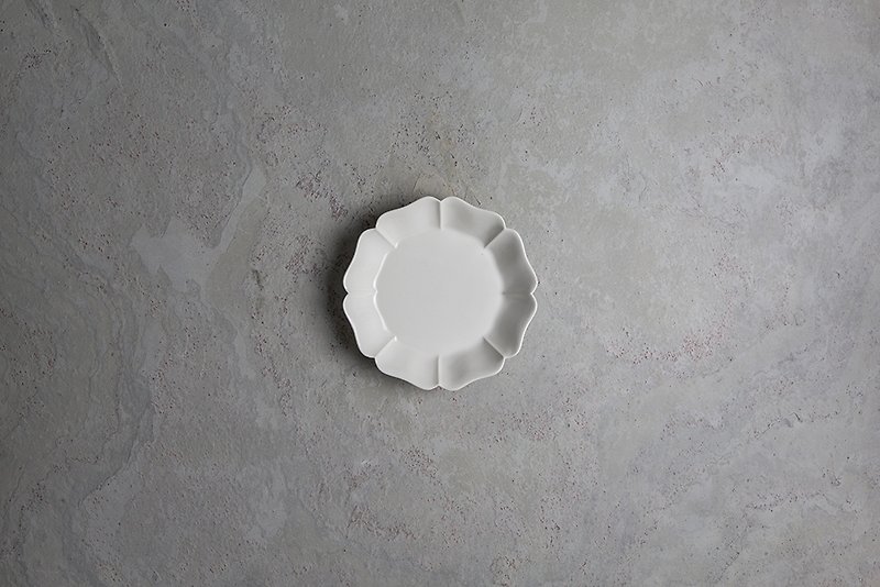 磁今JICON 八角輪花/中深皿 - Small Plates & Saucers - Other Materials White