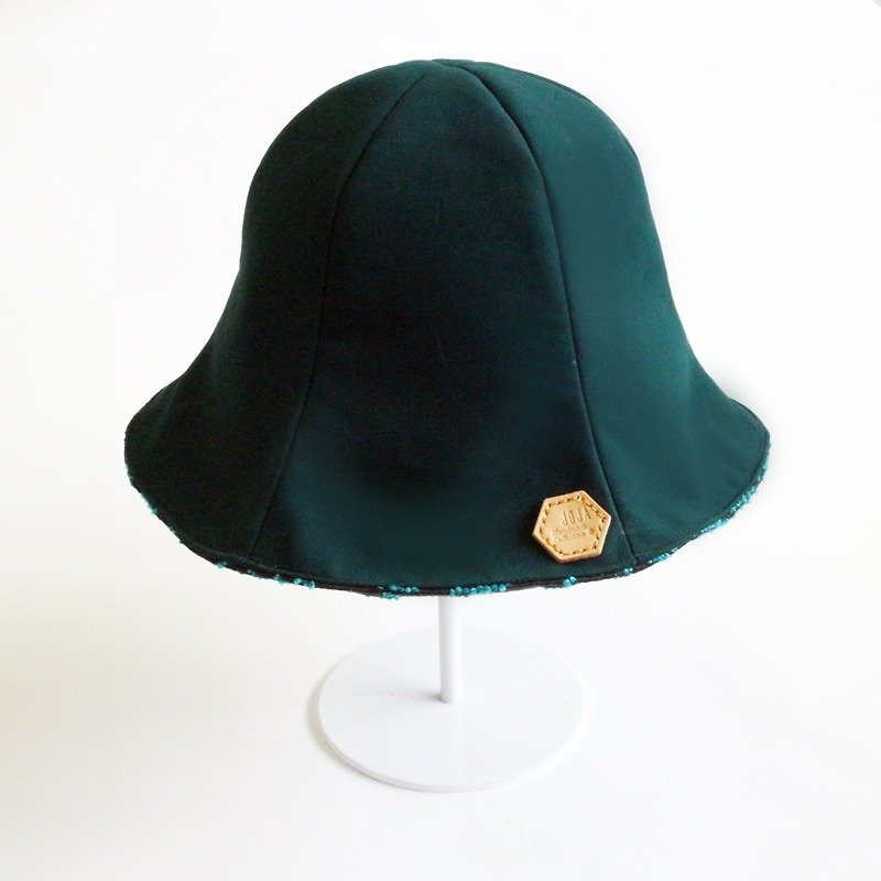 JOJA│ 藍綠緹花 x 品綠麂皮 雙面 花形帽 訂製 - 帽子 - 其他材質 綠色