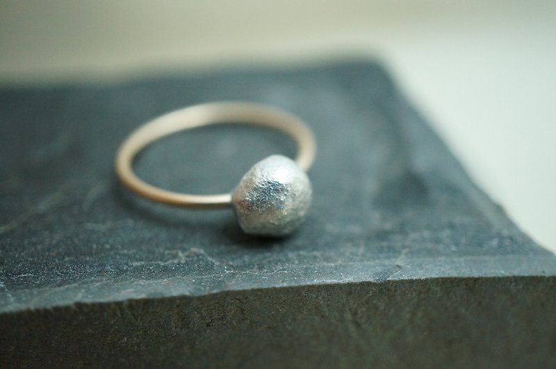【janvierMade】Dainty 12K Gold-Filled and Sterling Silver Ring / Artisan Minimalist Ring / 925 Sterling Silver and Gold-Filled Handmade - General Rings - Other Metals White