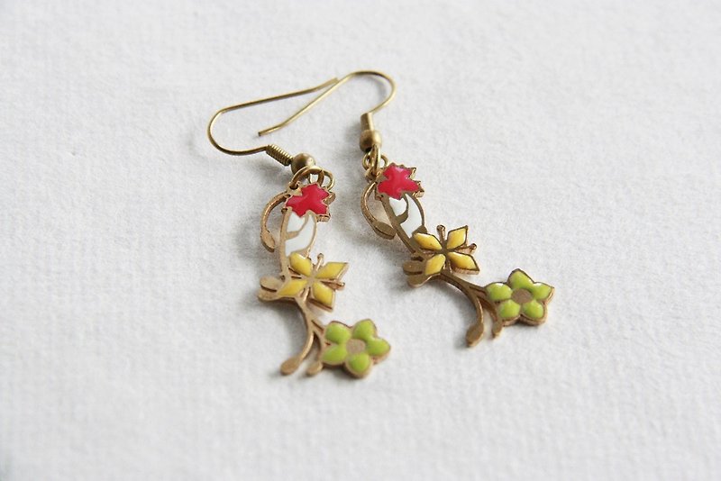 Colorful Flowers and Maple Leafs Earrings - 耳環/耳夾 - 其他金屬 金色
