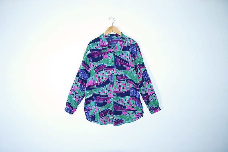 {::: Giraffe giraffe who :::} Artist color vintage shirt - Women's Shirts - Other Materials Multicolor