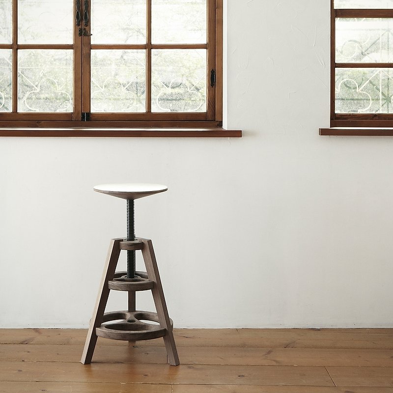 三本足のスツールアリ（背の高いテーブルと椅子）バーの椅子 - 椅子・ソファー - 木製 ブラック