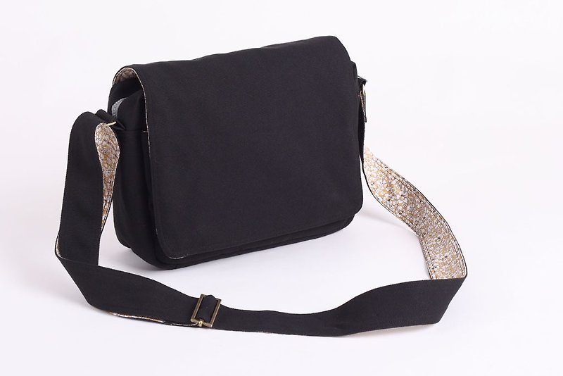Black fine printed calico series - classic bag - กระเป๋าแมสเซนเจอร์ - ผ้าฝ้าย/ผ้าลินิน สีดำ